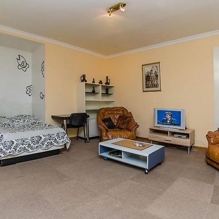 Apartment Triokhsviatytelskaya Street 3 Kiev Bagian luar foto