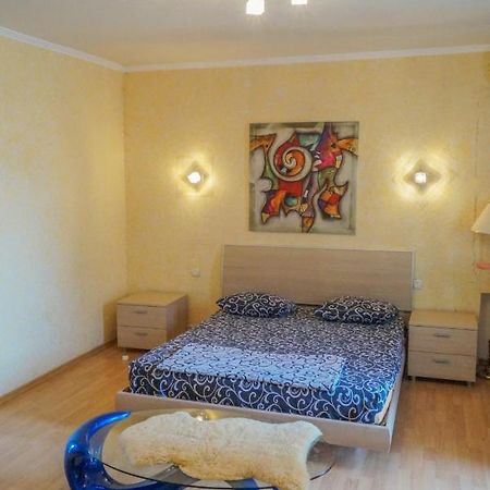 Apartment Triokhsviatytelskaya Street 3 Kiev Bagian luar foto
