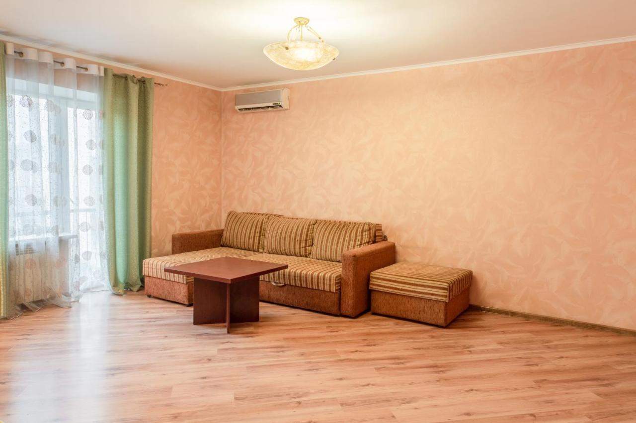 Apartment Triokhsviatytelskaya Street 3 Kiev Bagian luar foto