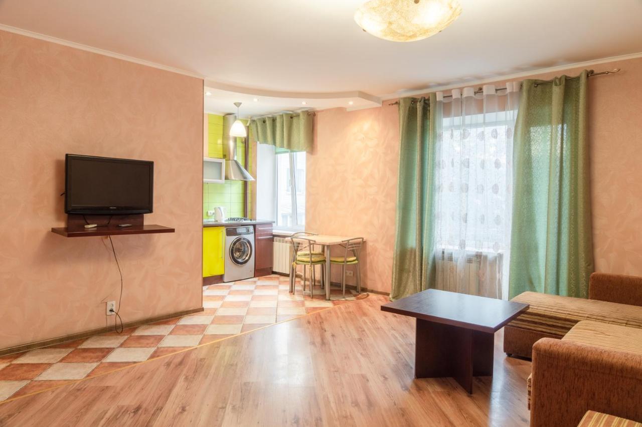 Apartment Triokhsviatytelskaya Street 3 Kiev Bagian luar foto
