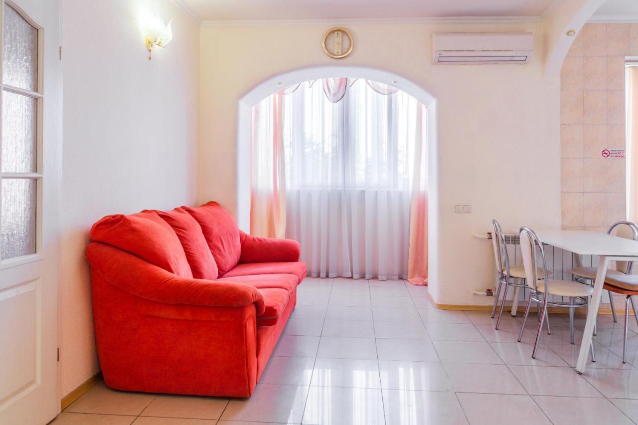 Apartment Triokhsviatytelskaya Street 3 Kiev Bagian luar foto