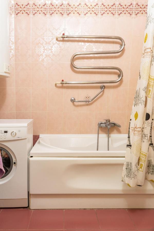 Apartment Triokhsviatytelskaya Street 3 Kiev Bagian luar foto