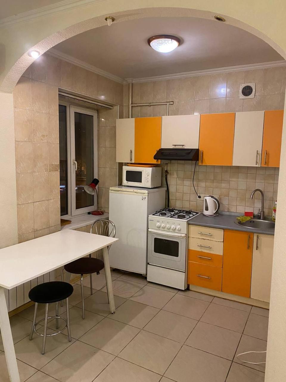 Apartment Triokhsviatytelskaya Street 3 Kiev Bagian luar foto