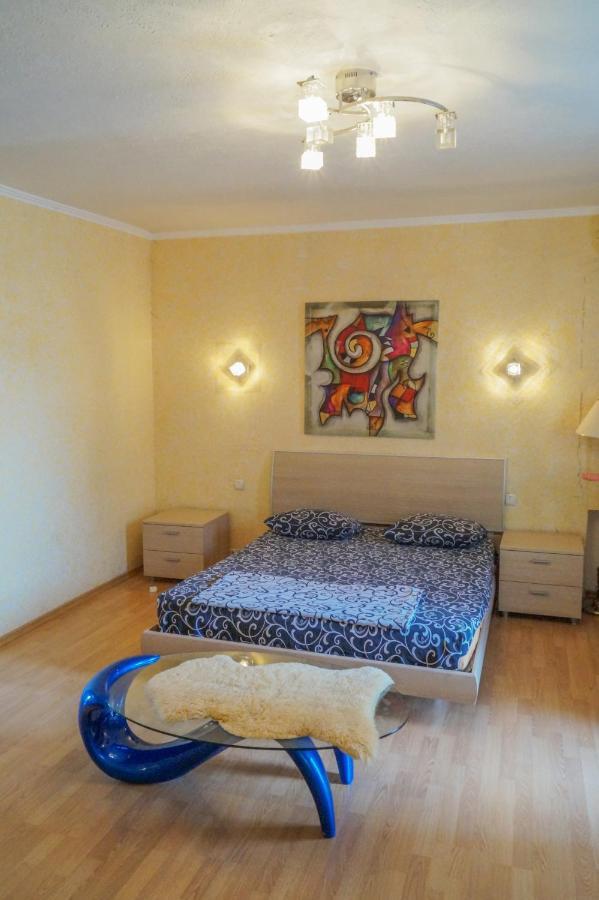 Apartment Triokhsviatytelskaya Street 3 Kiev Bagian luar foto