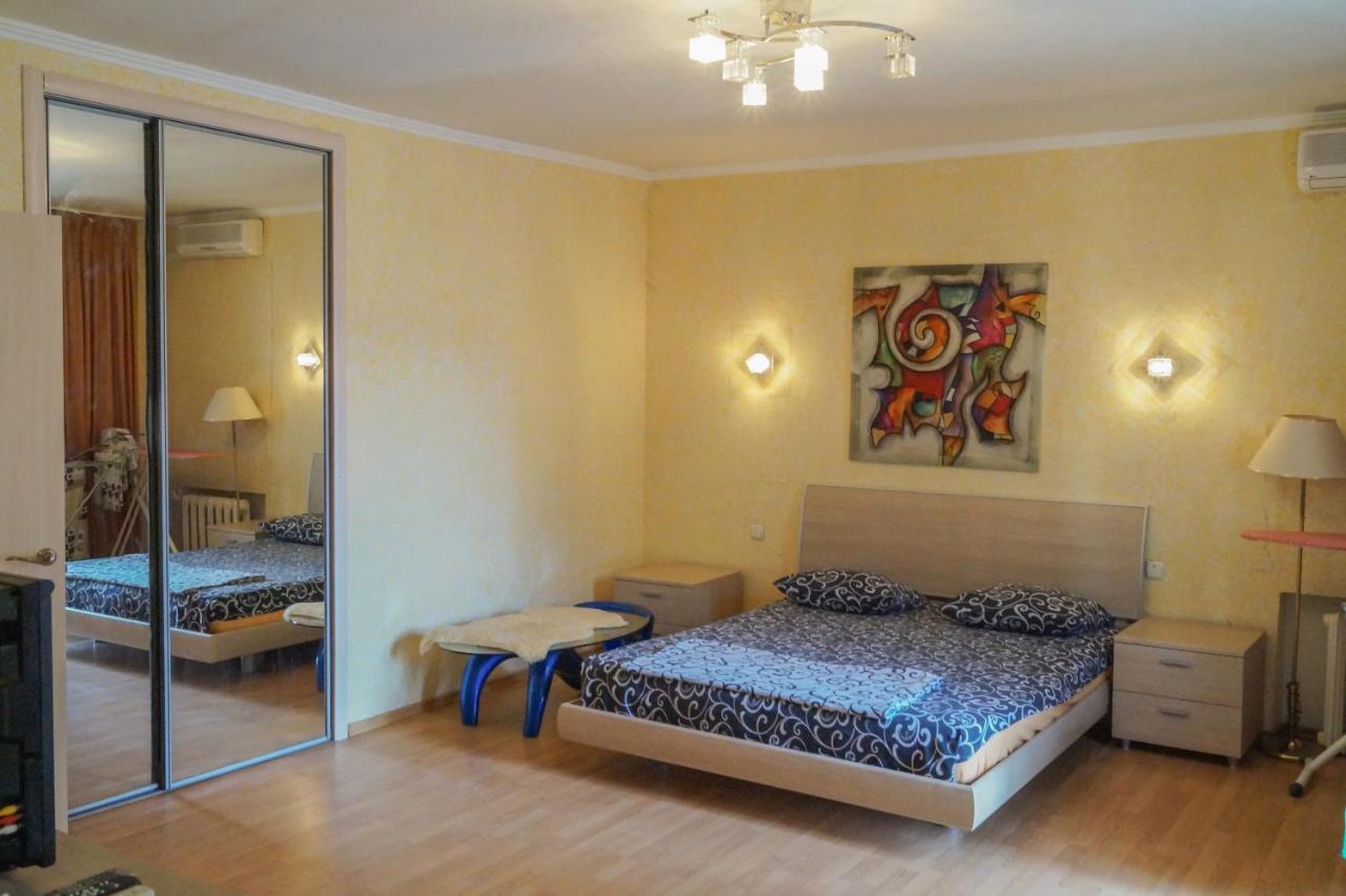 Apartment Triokhsviatytelskaya Street 3 Kiev Bagian luar foto