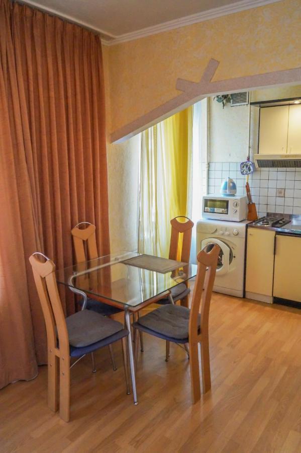 Apartment Triokhsviatytelskaya Street 3 Kiev Bagian luar foto