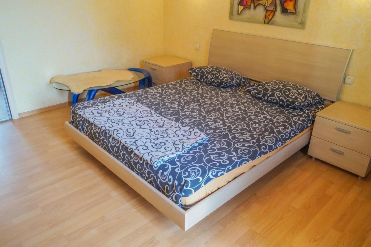 Apartment Triokhsviatytelskaya Street 3 Kiev Bagian luar foto
