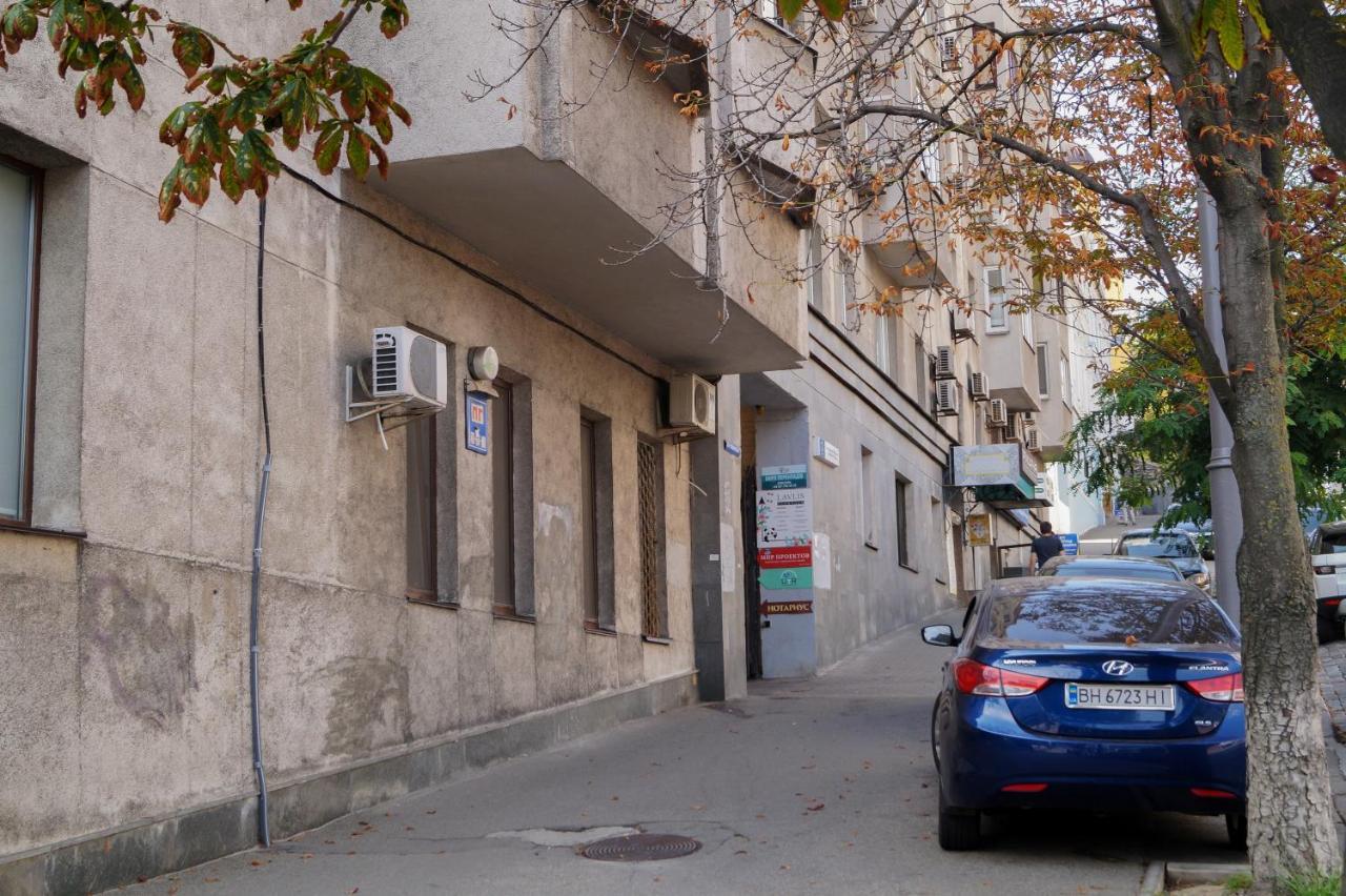 Apartment Triokhsviatytelskaya Street 3 Kiev Bagian luar foto