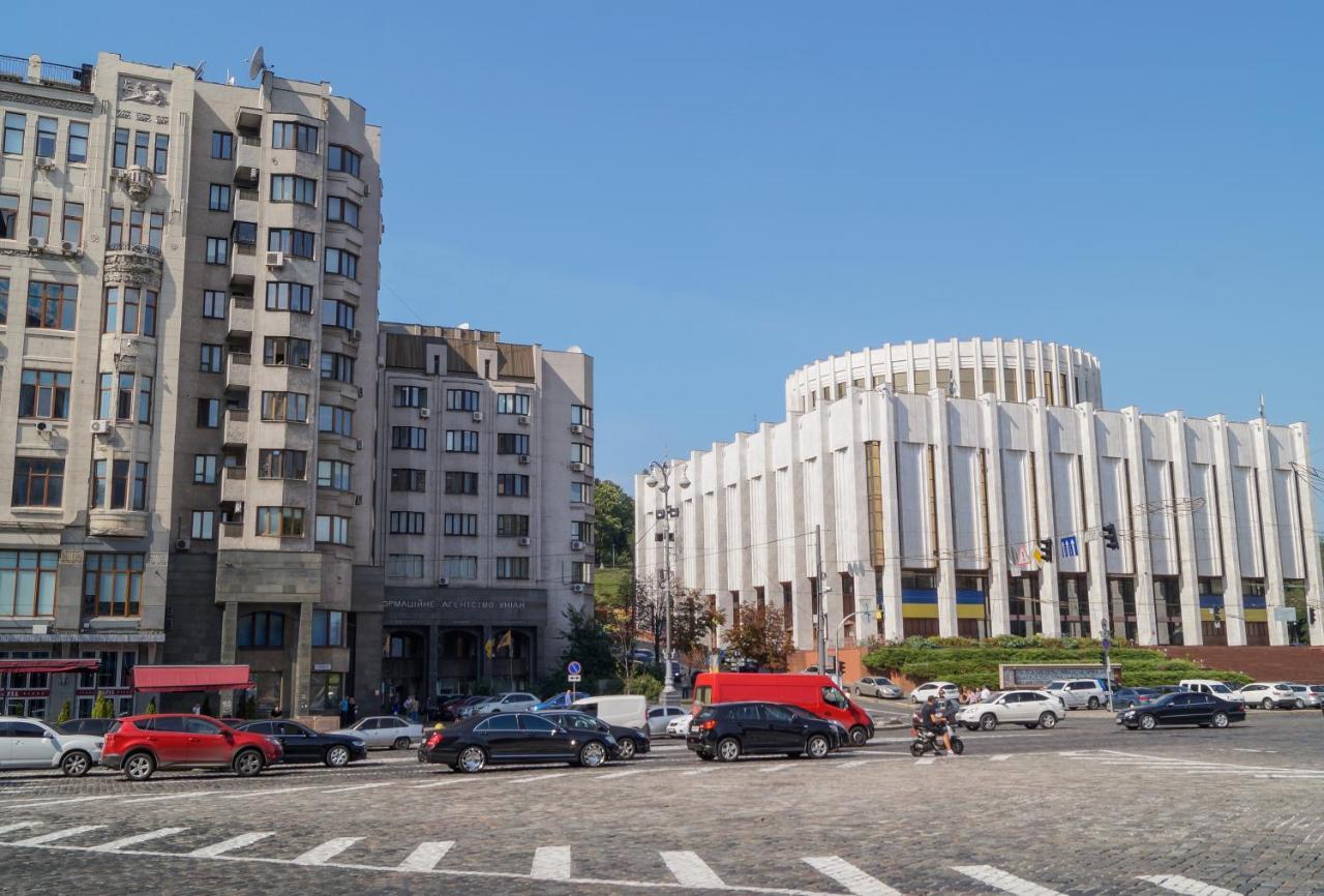 Apartment Triokhsviatytelskaya Street 3 Kiev Bagian luar foto