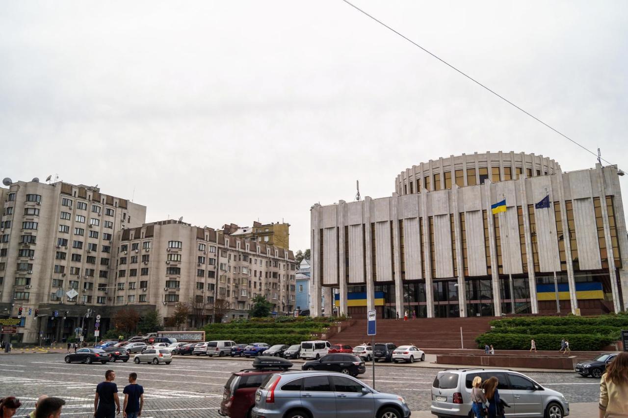 Apartment Triokhsviatytelskaya Street 3 Kiev Bagian luar foto